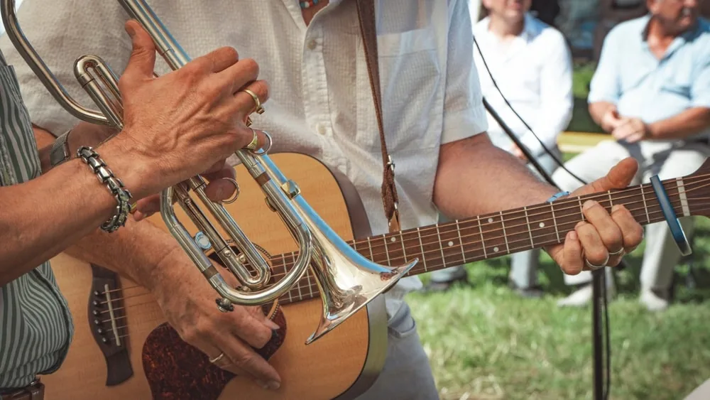 Titelbild zum Thema Musikinstrument mit Hörverlust spielen Titelbild zum Thema Musikinstrument mit Hörverlust spielen